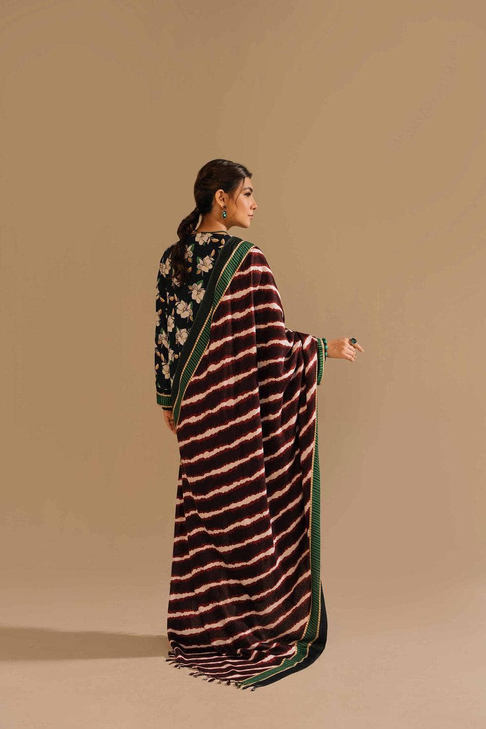 img_nishat_winter_23_awwal_boutique