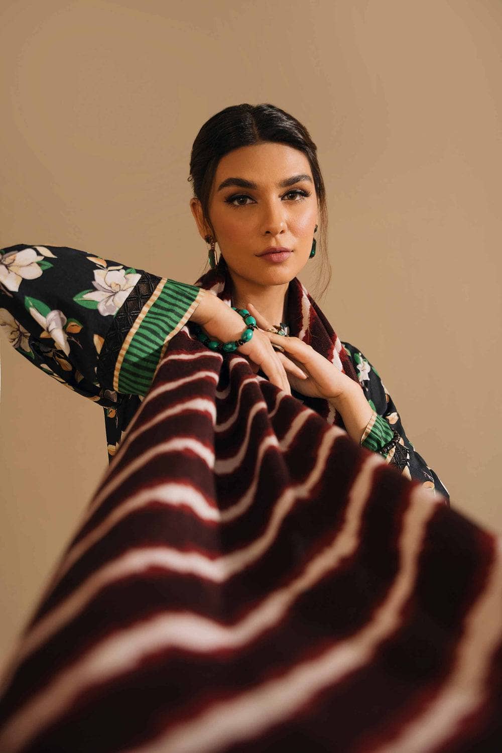 img_nishat_winter_23_awwal_boutique