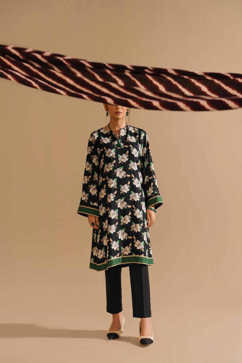 img_nishat_winter_23_awwal_boutique