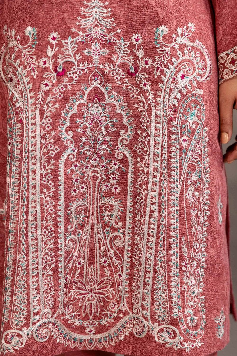 img_nishat_linen_awwal_boutique