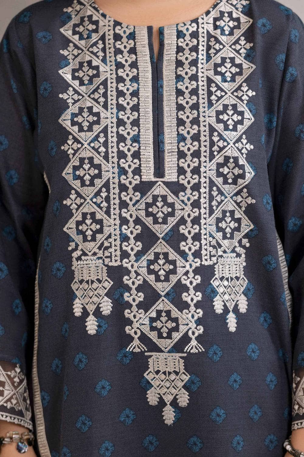 img_nishat_linen_awwal_boutique