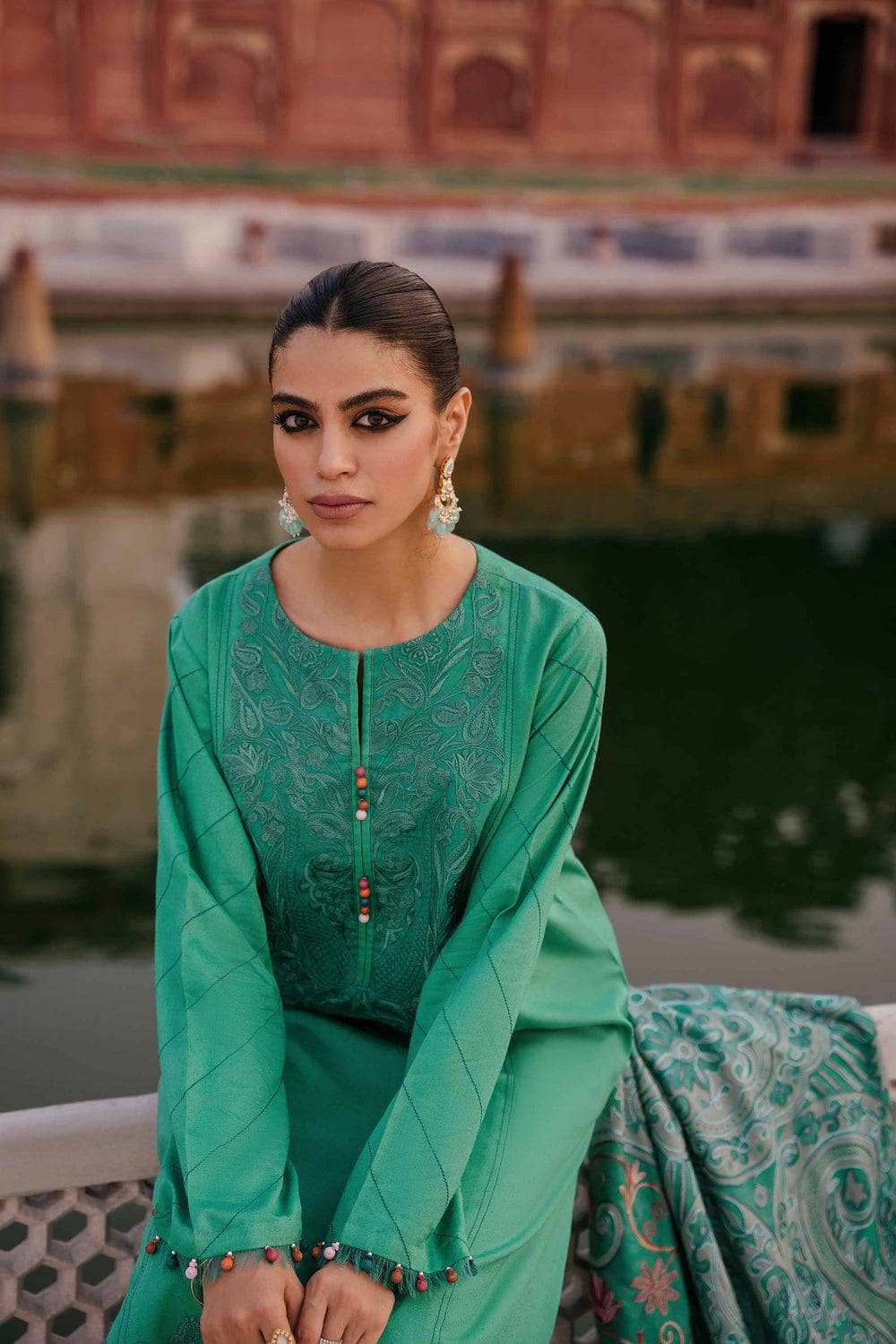 img_nishat_winter_23_awwal_boutique