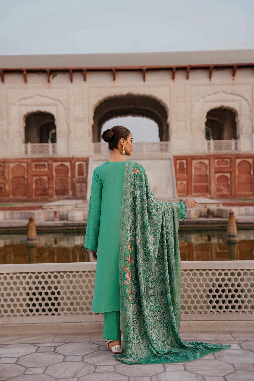 img_nishat_winter_23_awwal_boutique