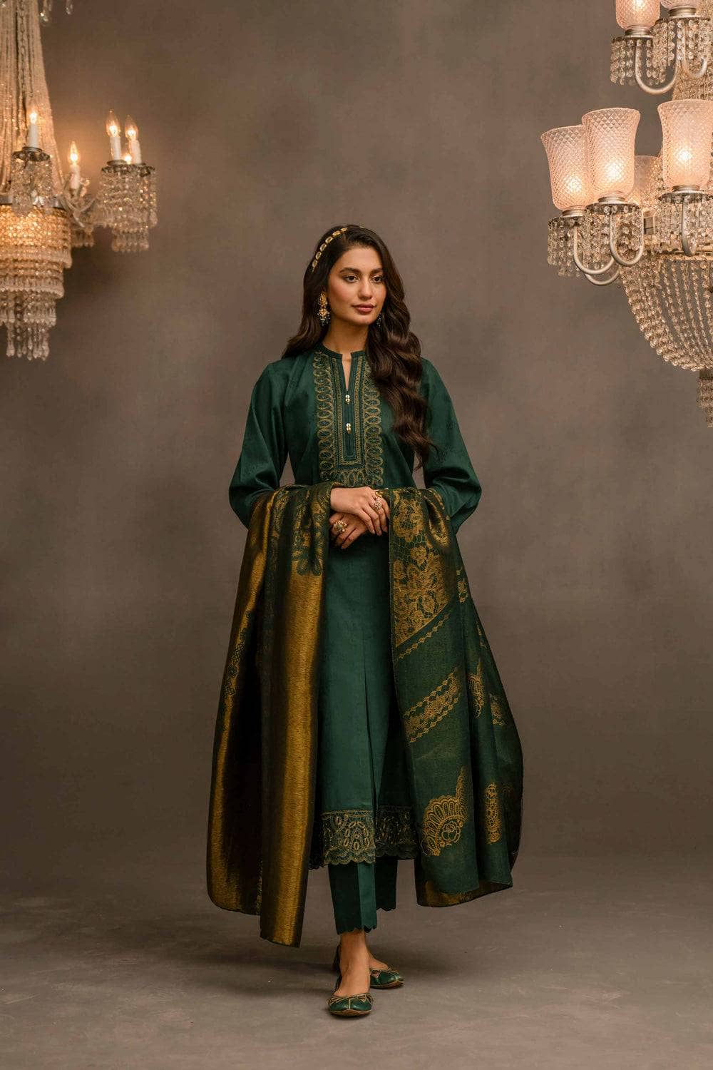 img_nishat_winter_23_awwal_boutique