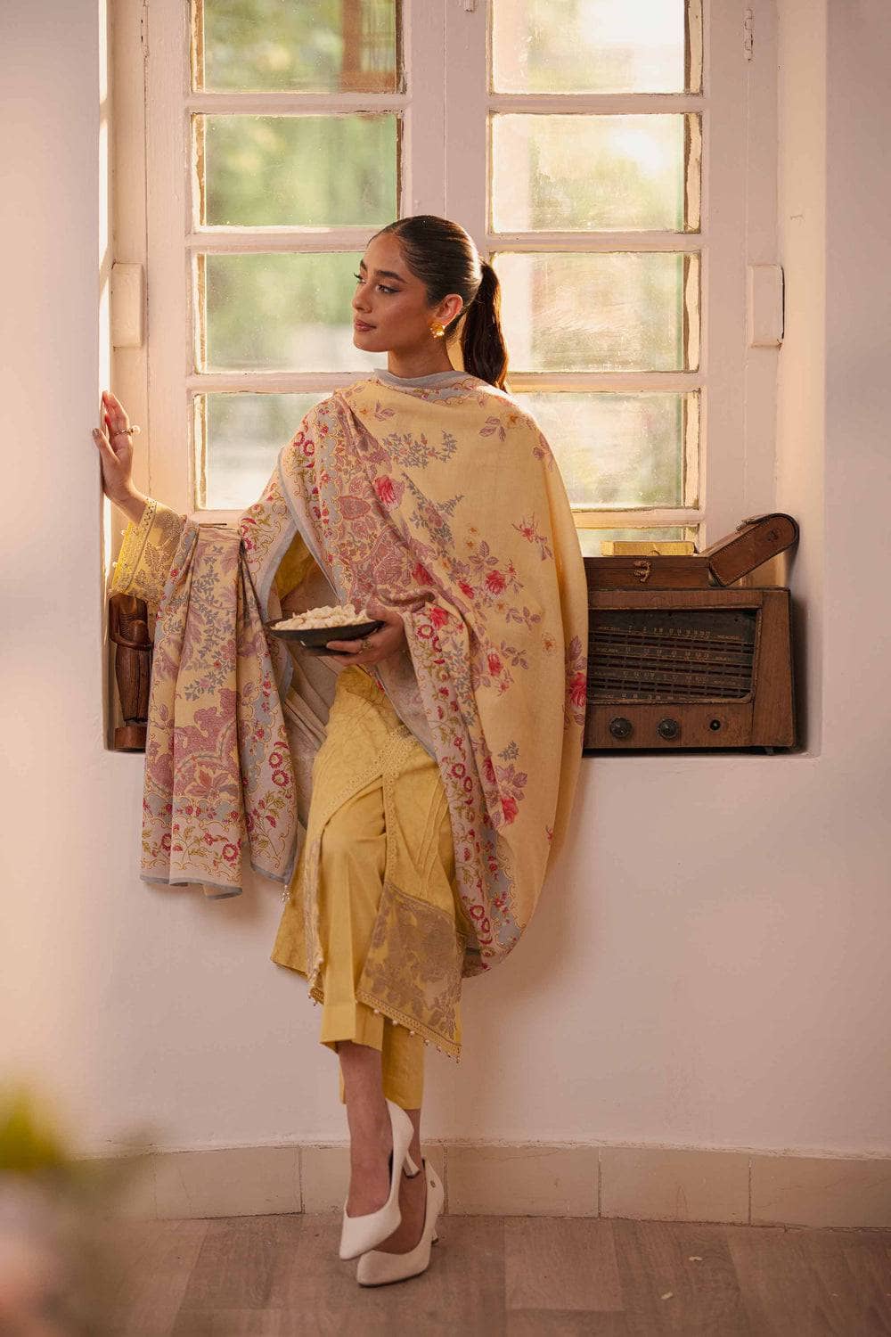 img_nishat_winter_23_awwal_boutique