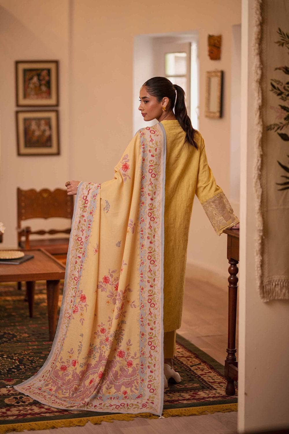 img_nishat_winter_23_awwal_boutique