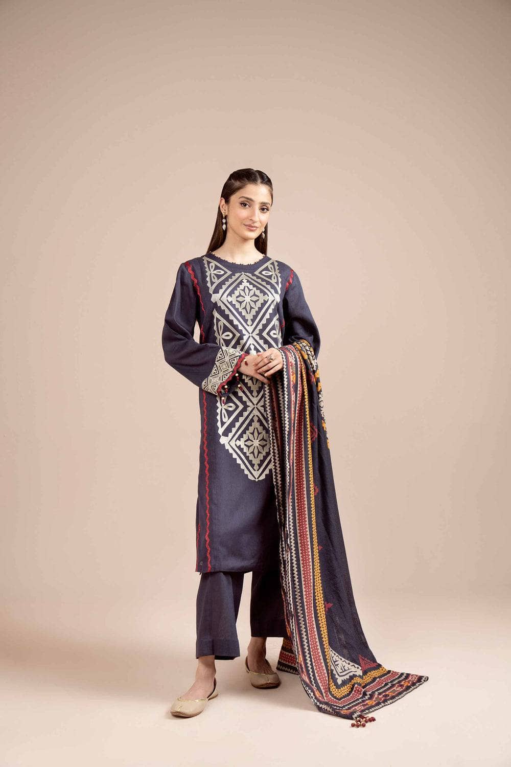img_nishat_winter_24_awwal_boutique