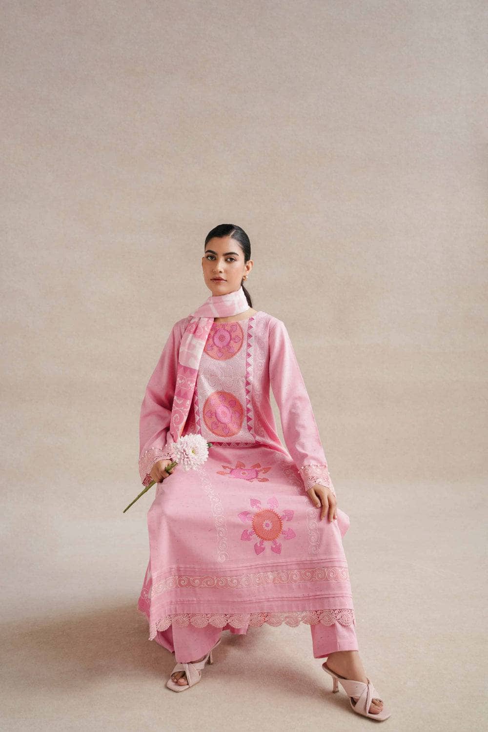 img_nishat_winter_24_awwal_boutique