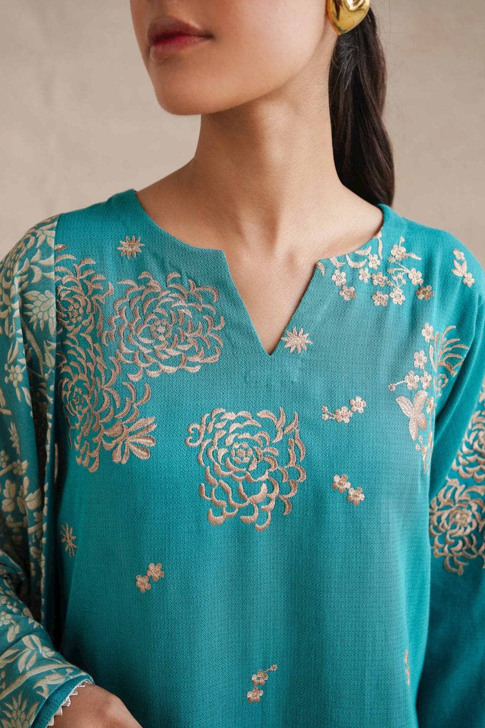 img_nishat_winter_24_awwal_boutique