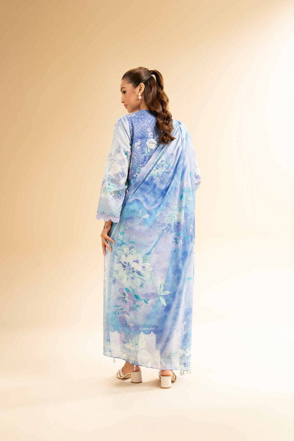 img_nishat_lawn_25_awwal_boutique