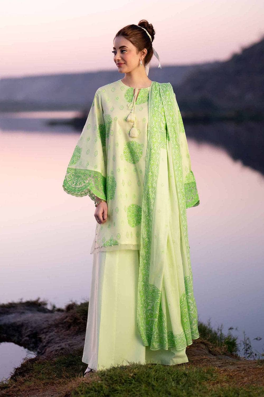 img_nishat_lawn_25_awwal_boutique