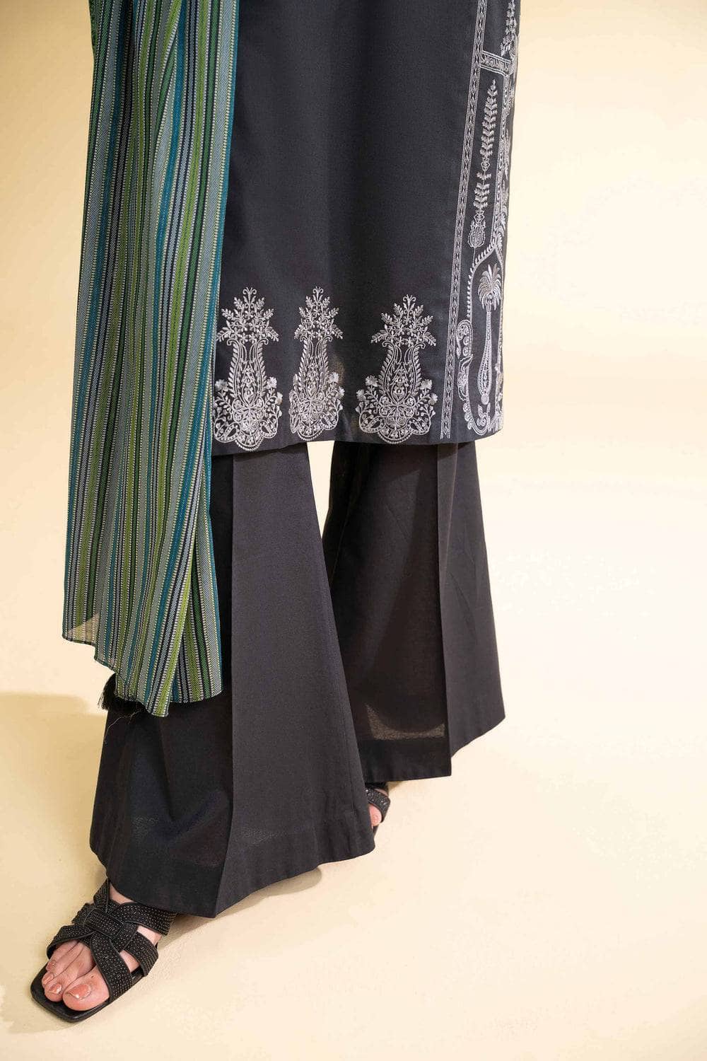 img_nishat_lawn_awwal_boutique