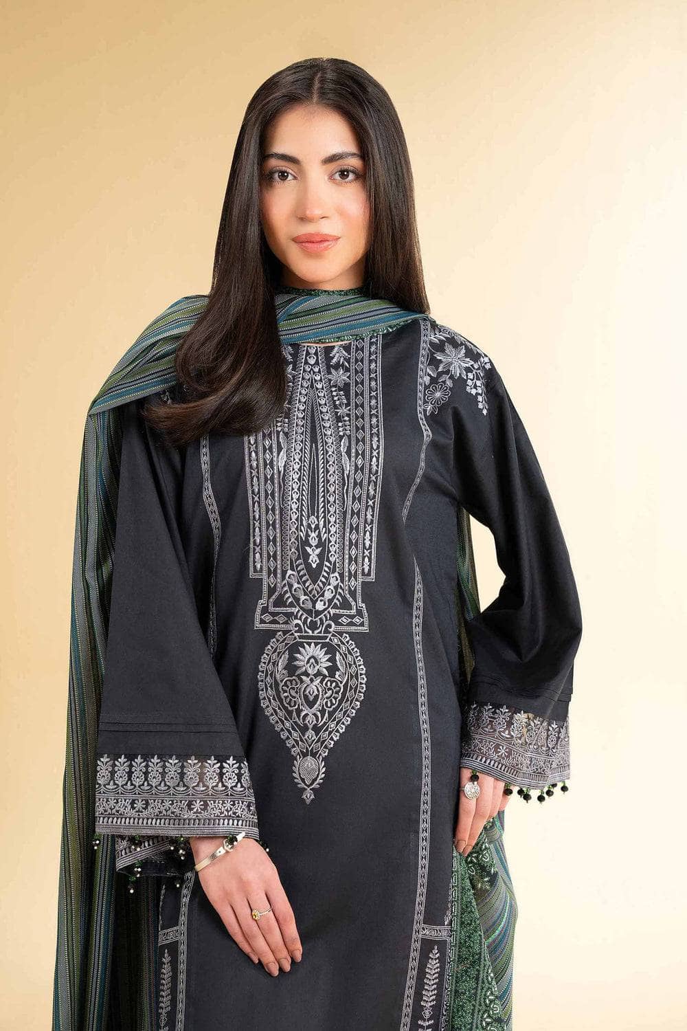 img_nishat_lawn_awwal_boutique