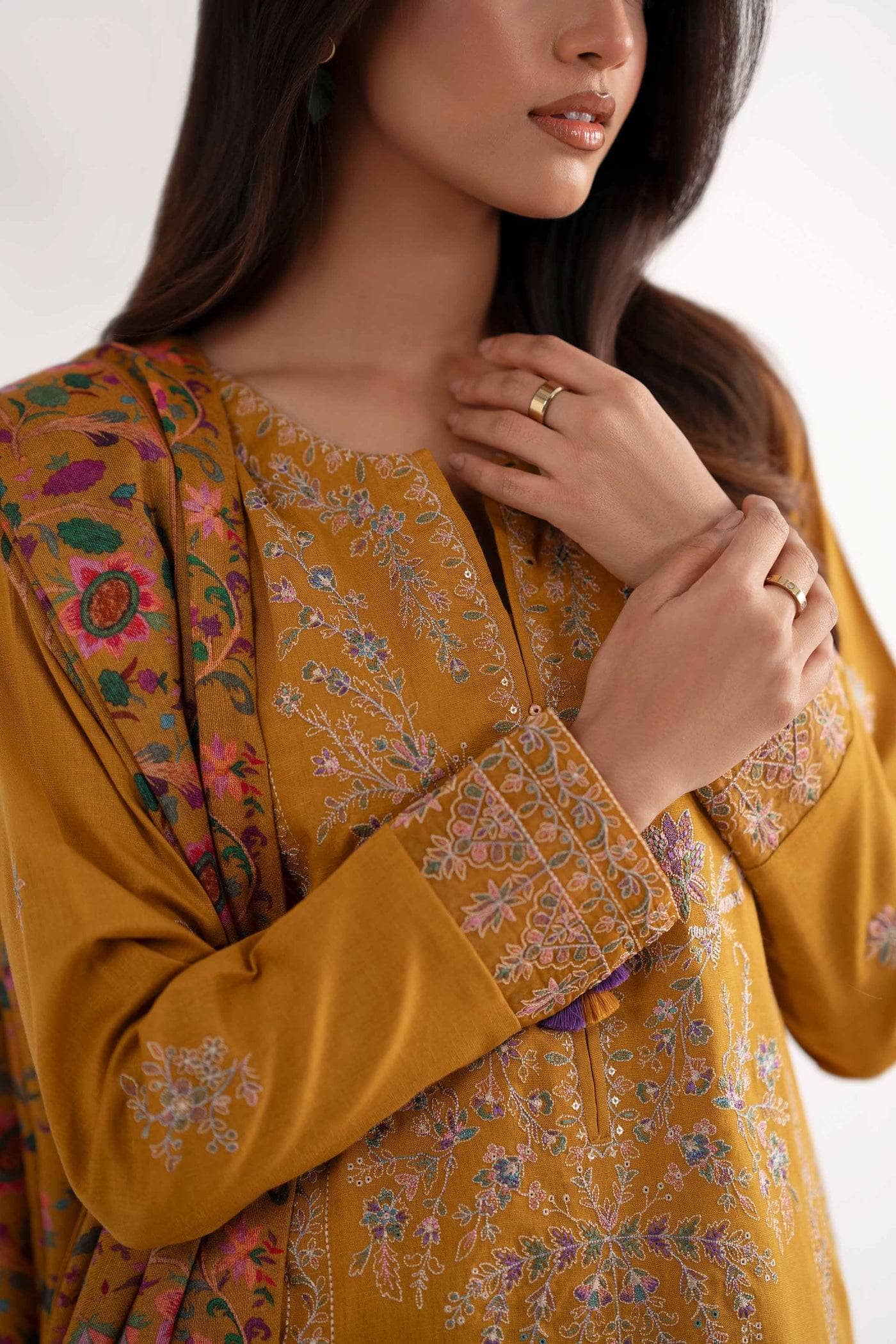 Nishat Winter 25/Digital Printed Embroidered Suit - 42502302/Karandi