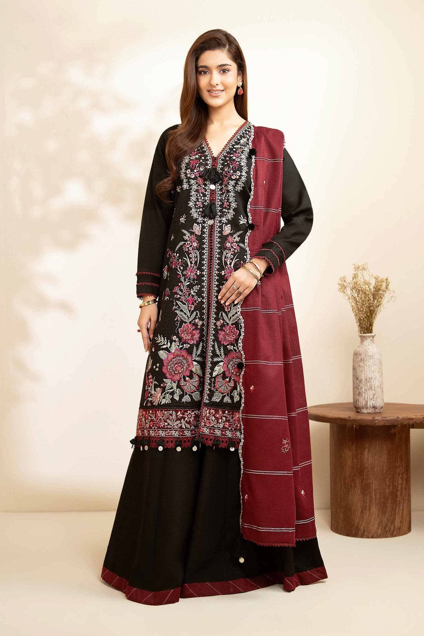 img_nishat_winter_25_awwal_boutique