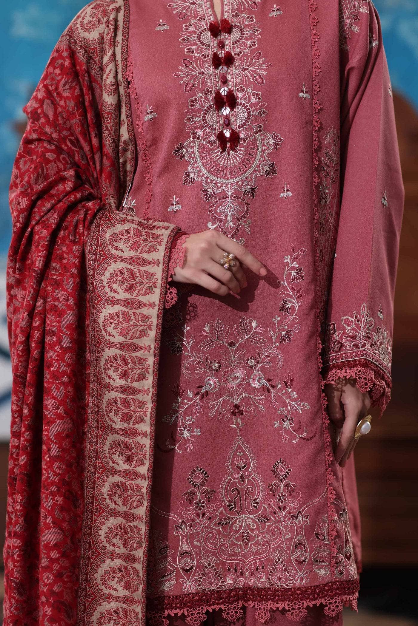 img_nishat_winter_25_awwal_boutique