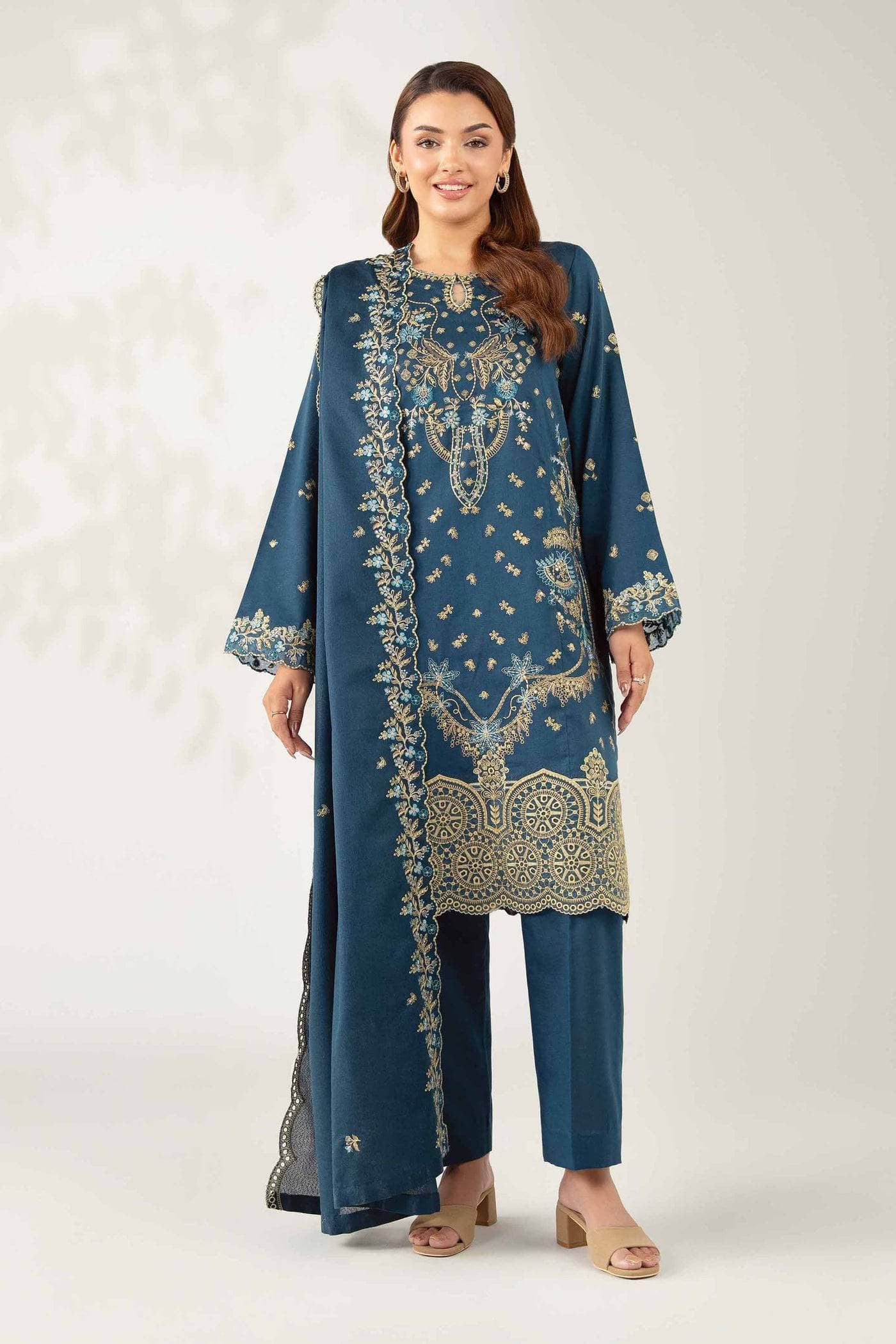 Nishat Winter 25/Embroidered Suit - 42502740/Karandi