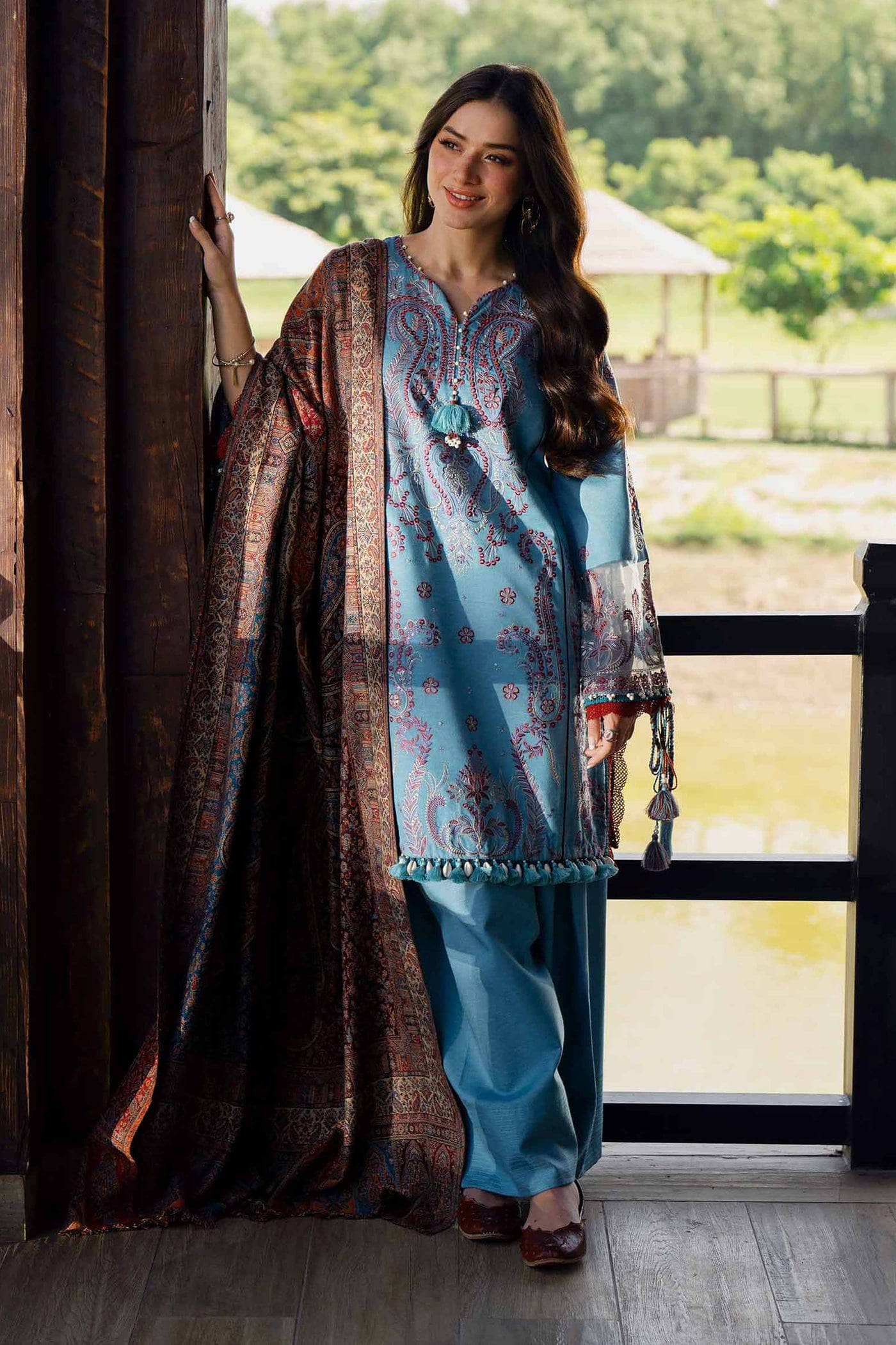 img_nishat_winter_25_awwal_boutique