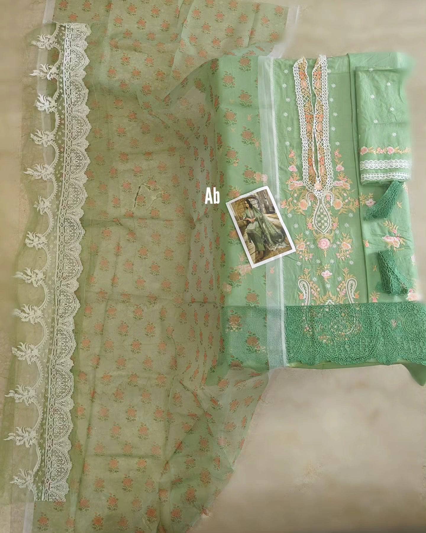 img_open_pic_sobia_nazir_lawn_23_awwal_boutique