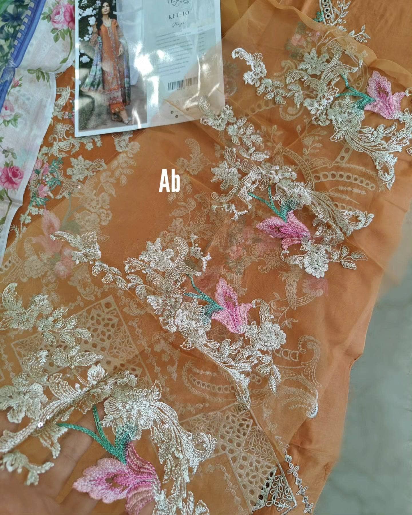 img_kahf_premium_lawn_24_awwal_boutique