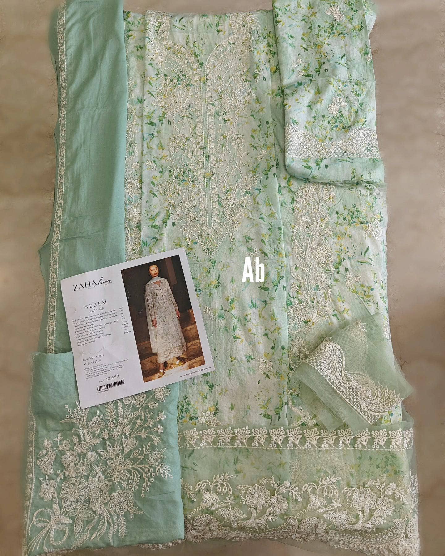 img_open_pic_zaha_lawn_24_awwal_boutique