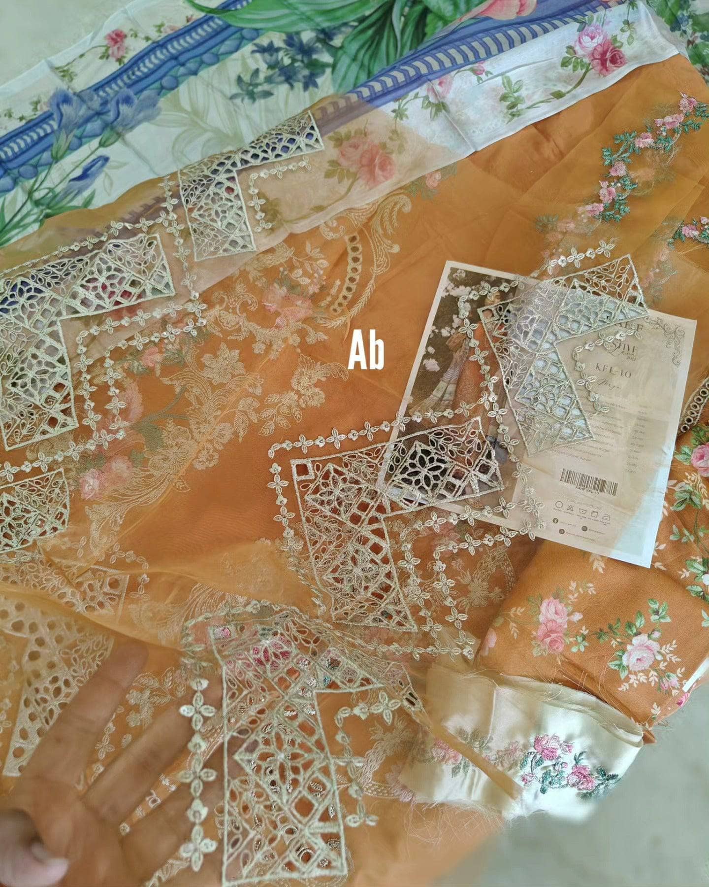 img_kahf_premium_lawn_24_awwal_boutique