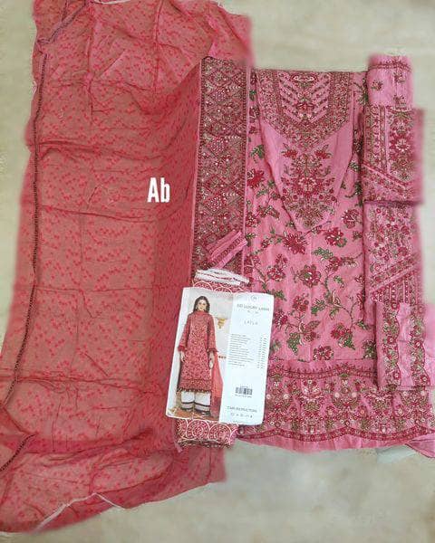 img_hussain_rehar_lawn_24_awwal_boutique