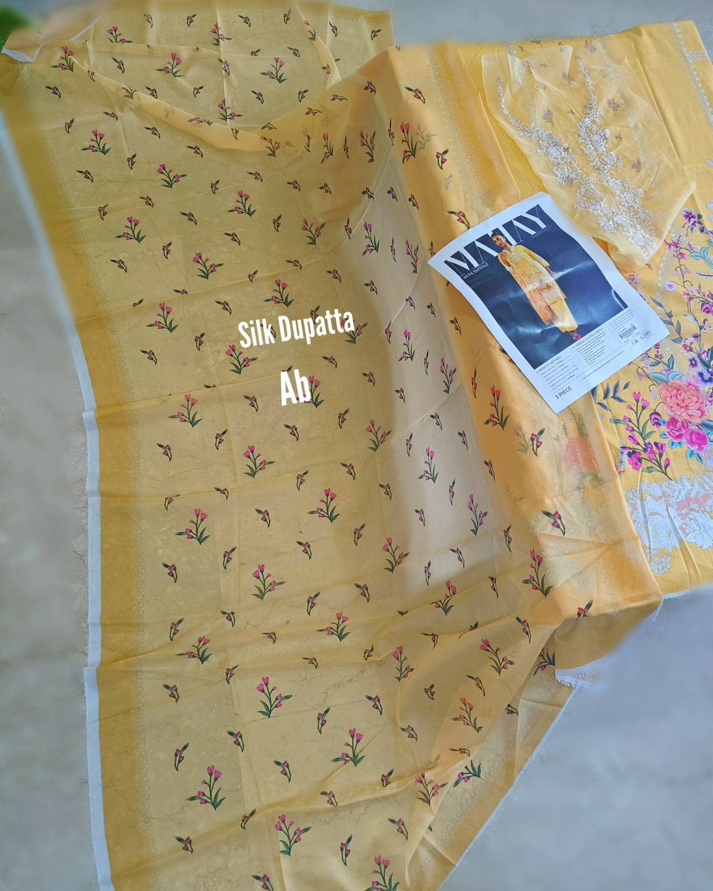 img_open_pic_sana_safinaz_mahay_lawn_awwal_boutique