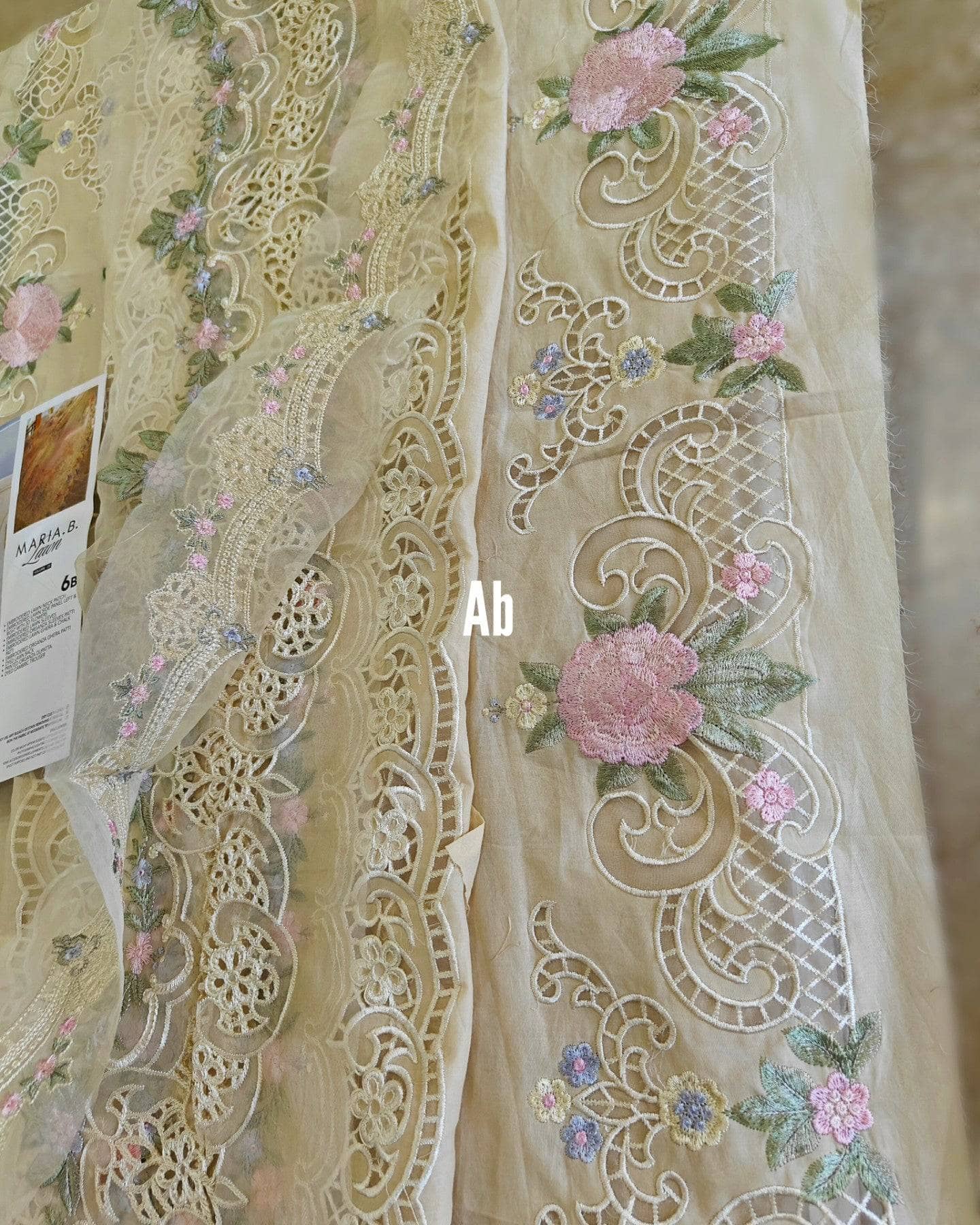 img_maria_b_lawn_awwal_boutique