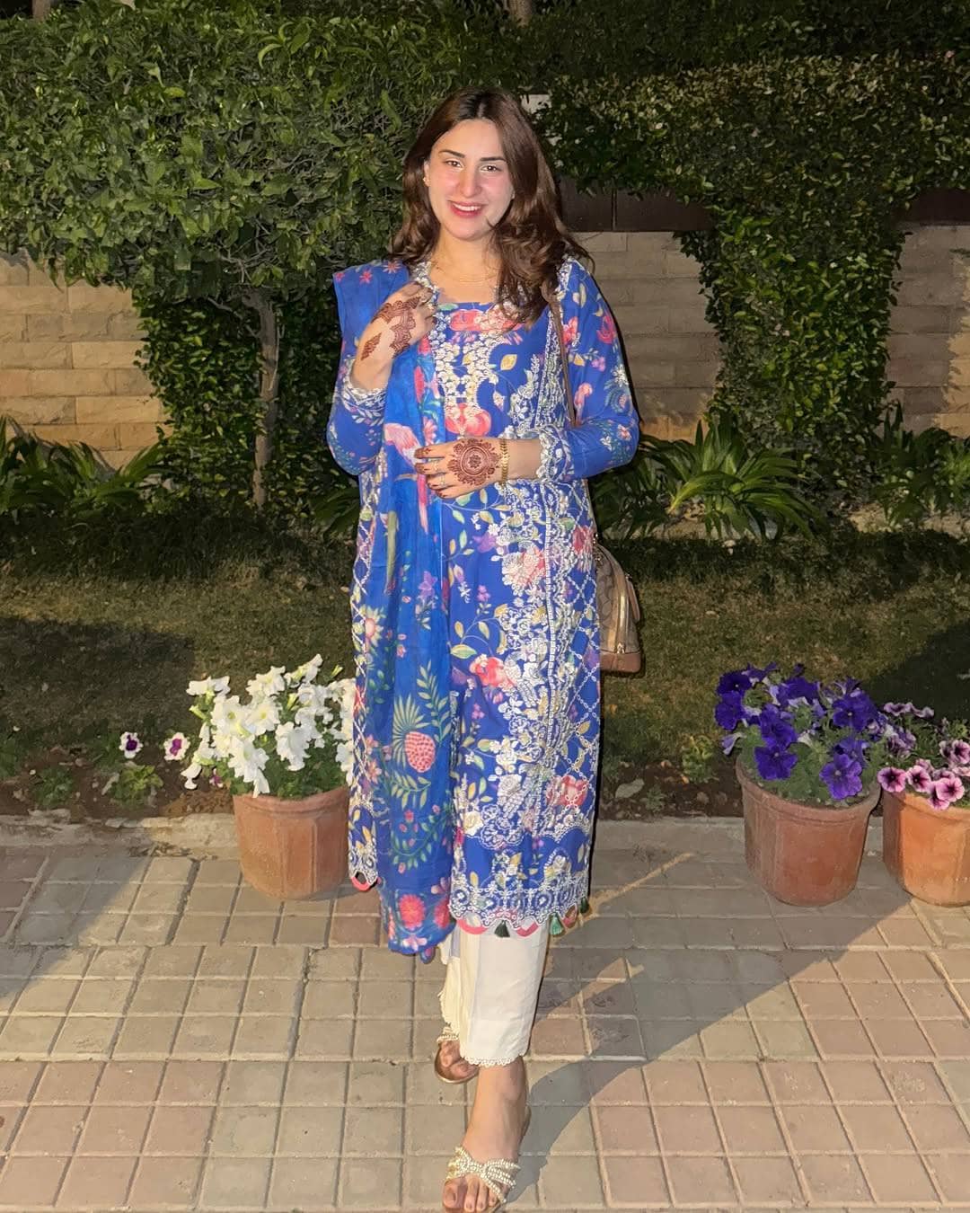 img_zaha_lawn_awwal_boutique