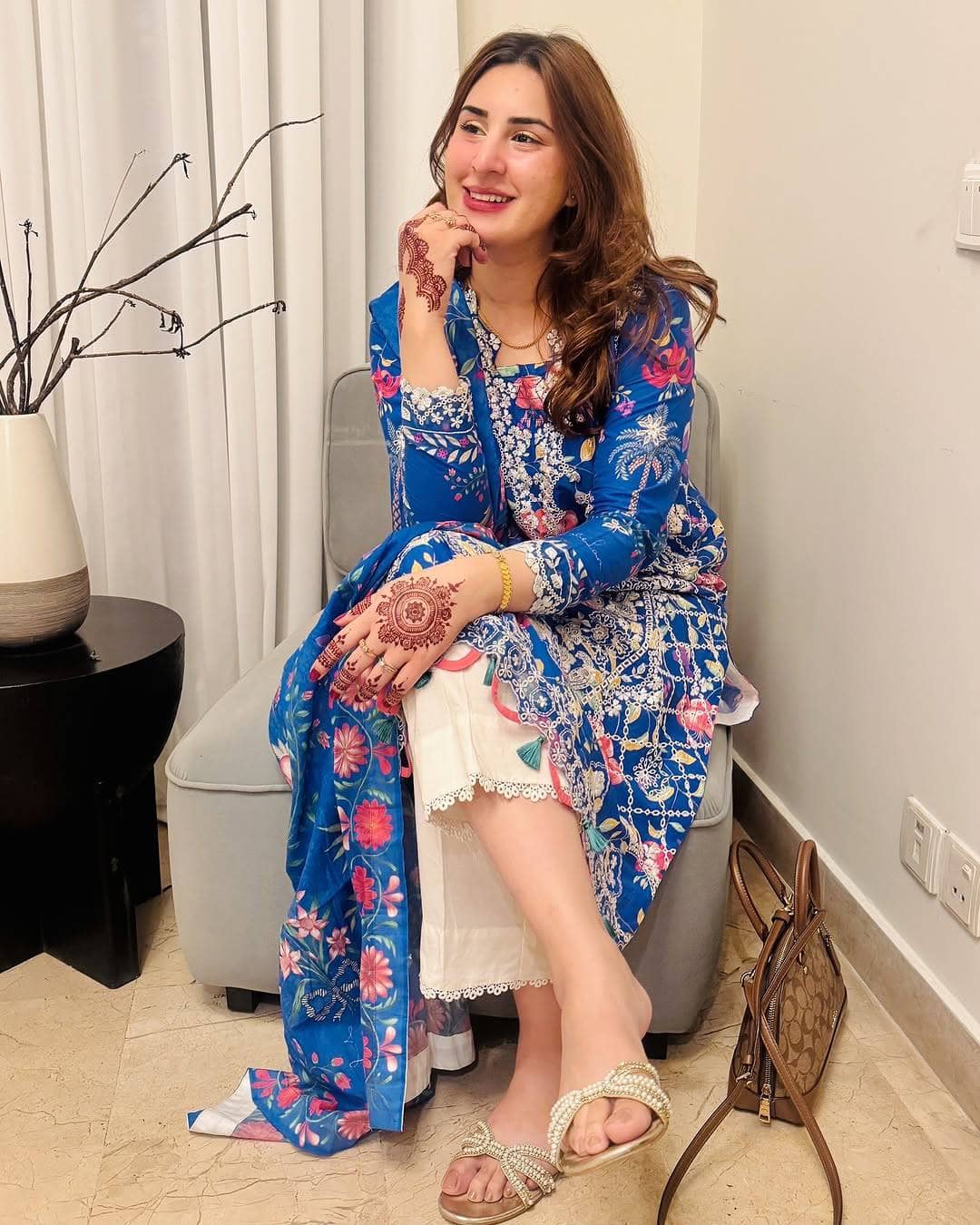 img_zaha_lawn_awwal_boutique