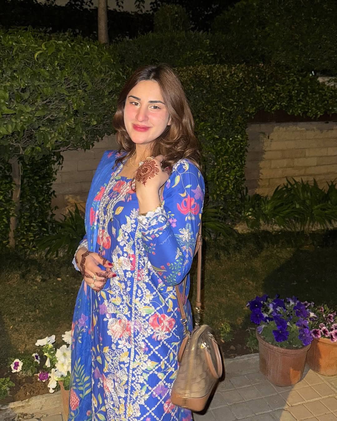 img_zaha_lawn_awwal_boutique