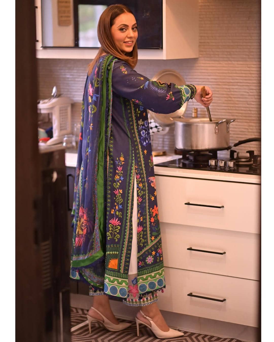 img_zaha_lawn_awwal_boutique