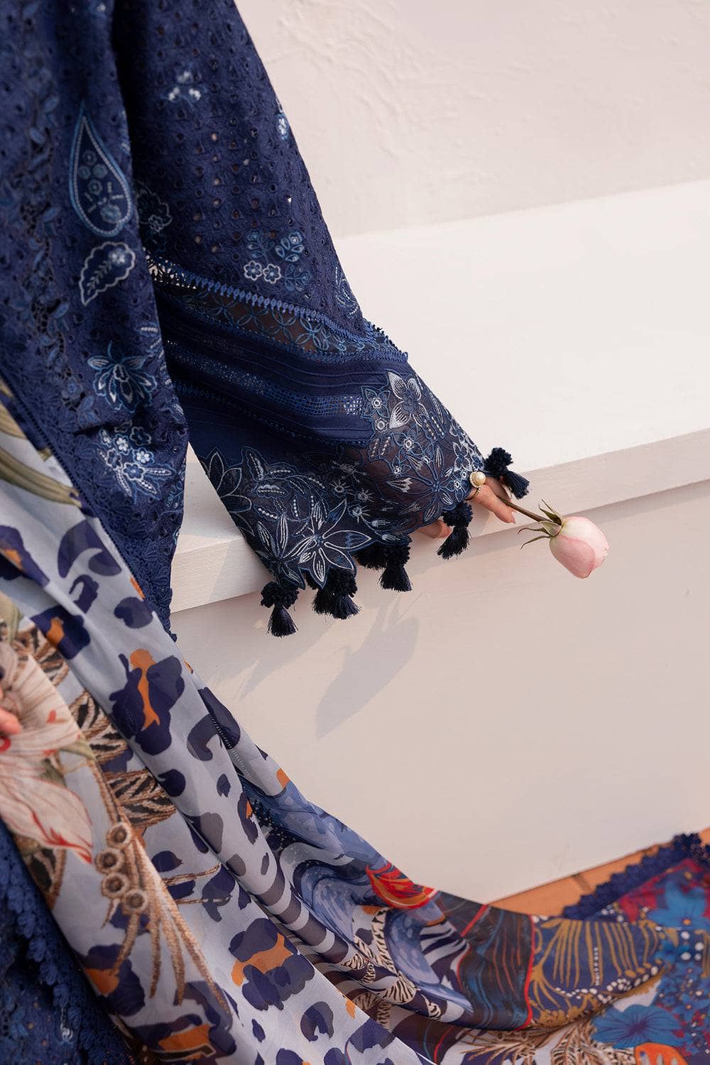 img_baroque_lawn_25_awwal_boutique