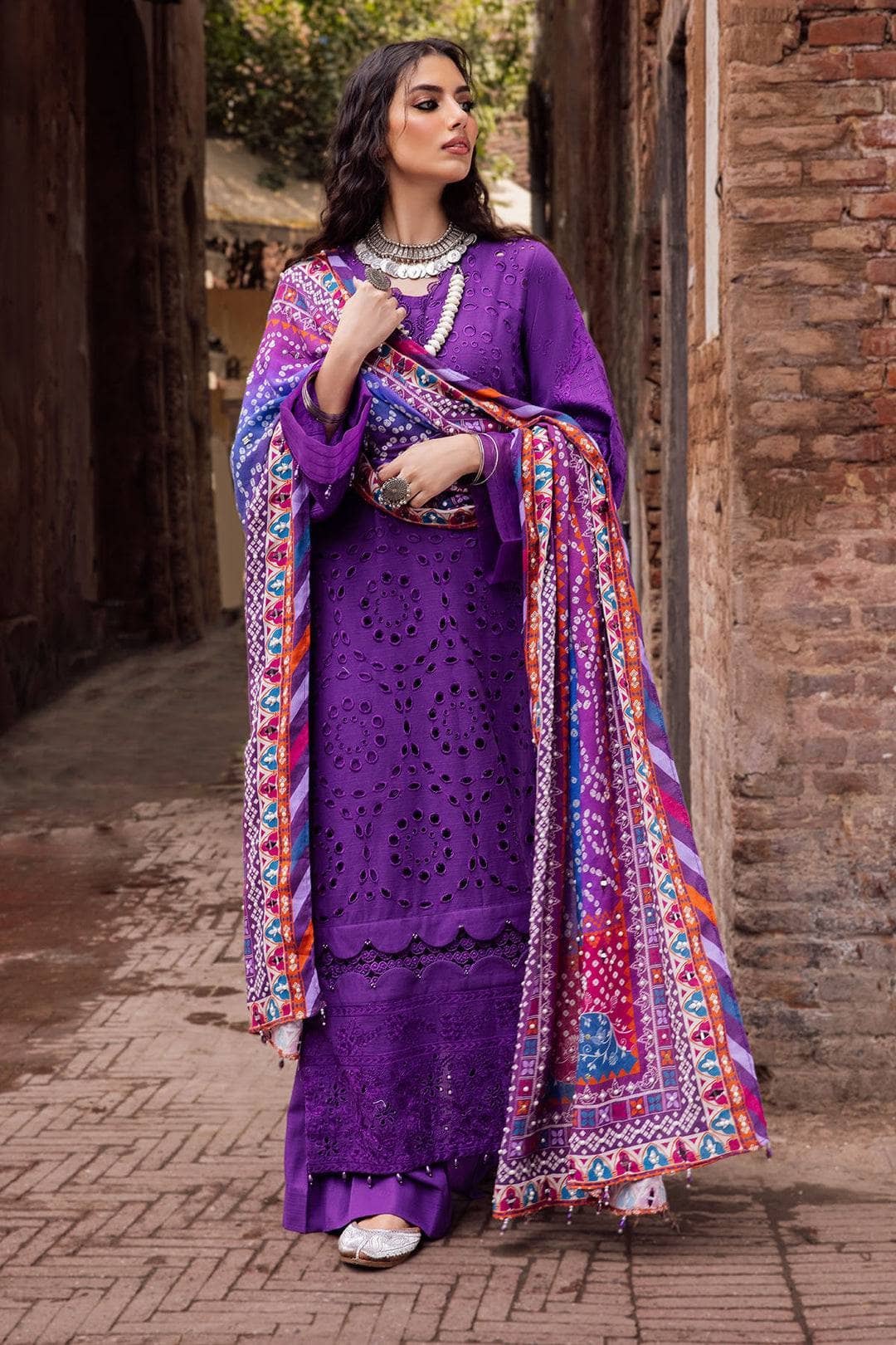 img_nureh_bazaar_chikankari_khaddar_awwal_boutique