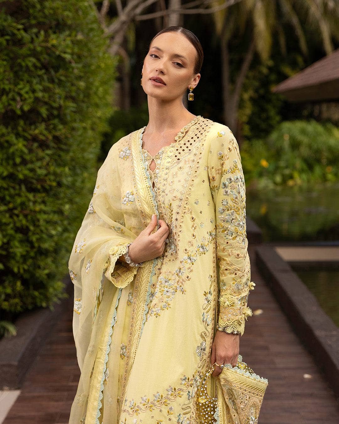 img_faiza_saqlain_lawn_tara_sutaria_awwal_boutique