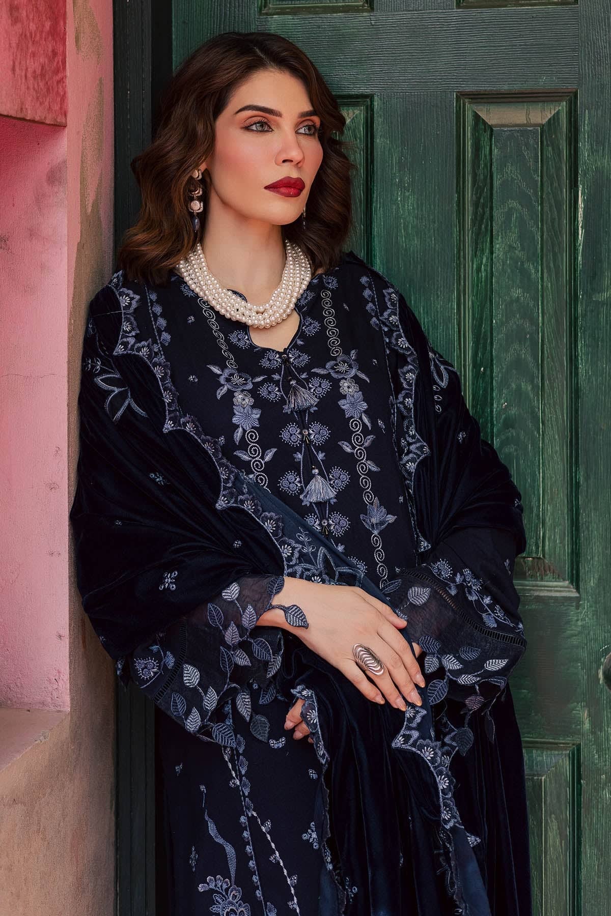 Nureh Exclusive Luxury Formals/Velvet Embroideried Shawl/NE 180