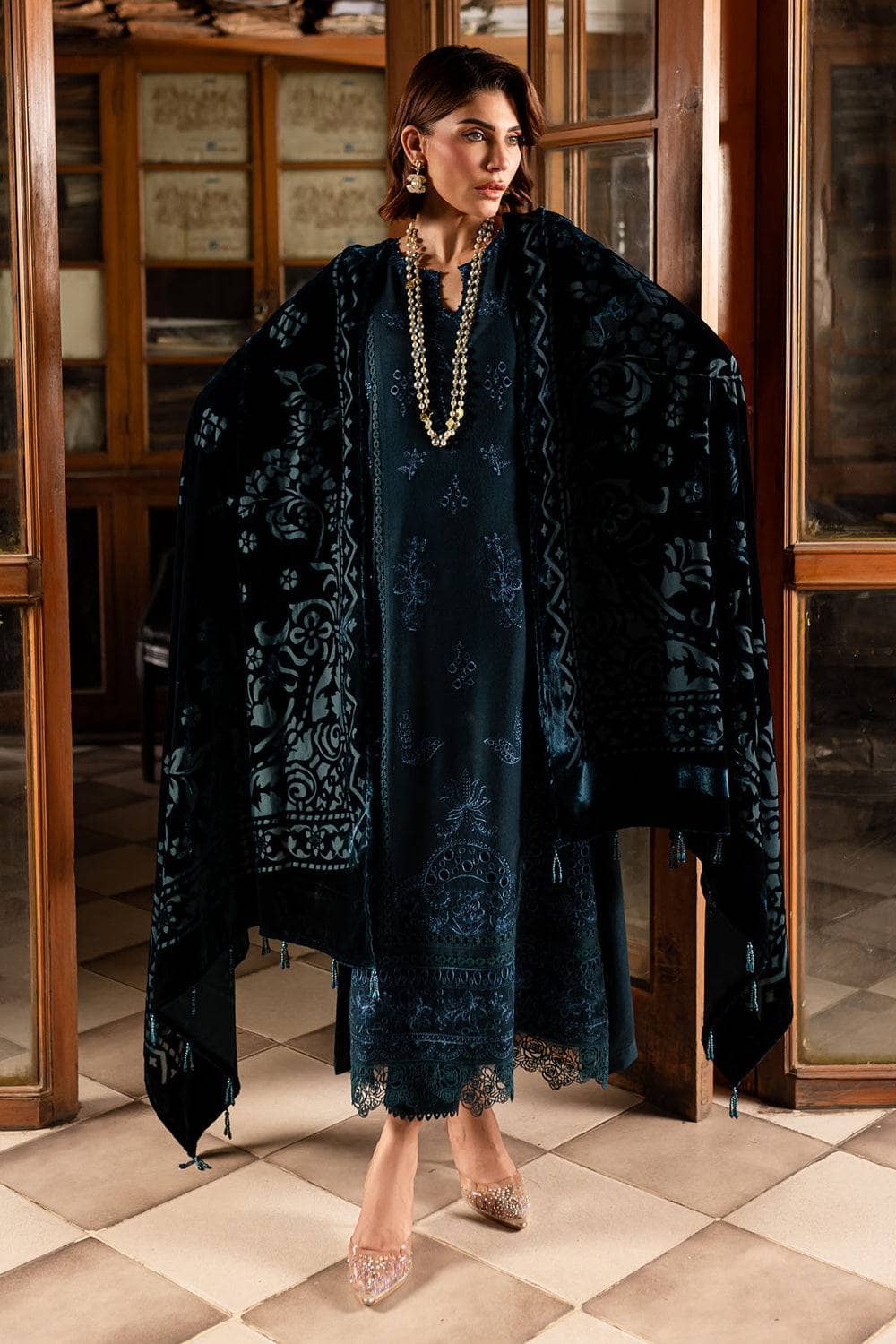 img_nureh_exclsuive_velvet_shawl_collection_awwal_boutique