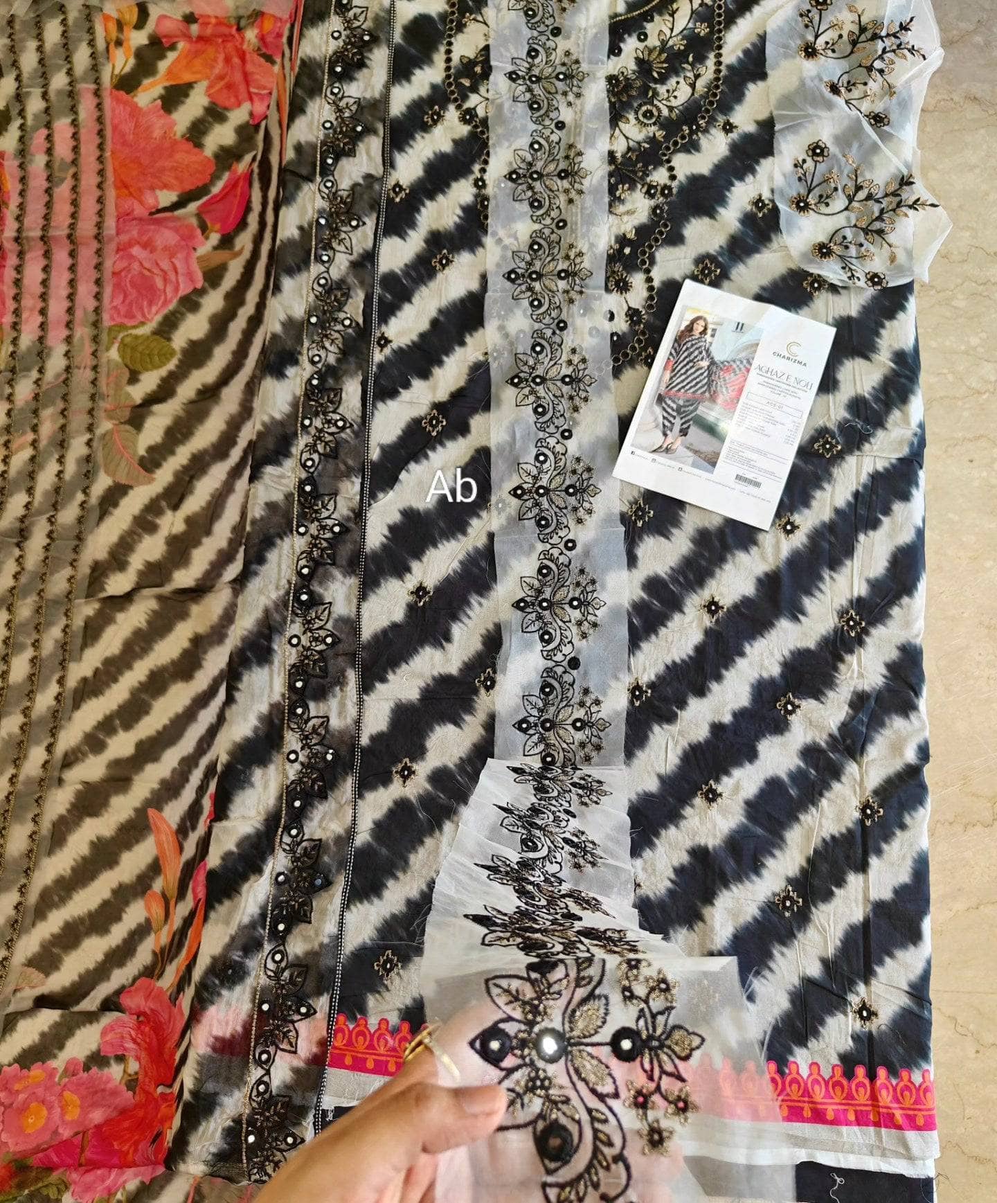 img_charizma_lawn_awwal_boutique