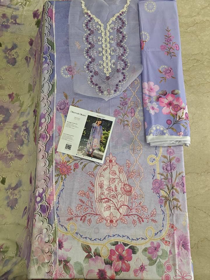 img_roheenaz_lawn_awwal_boutique