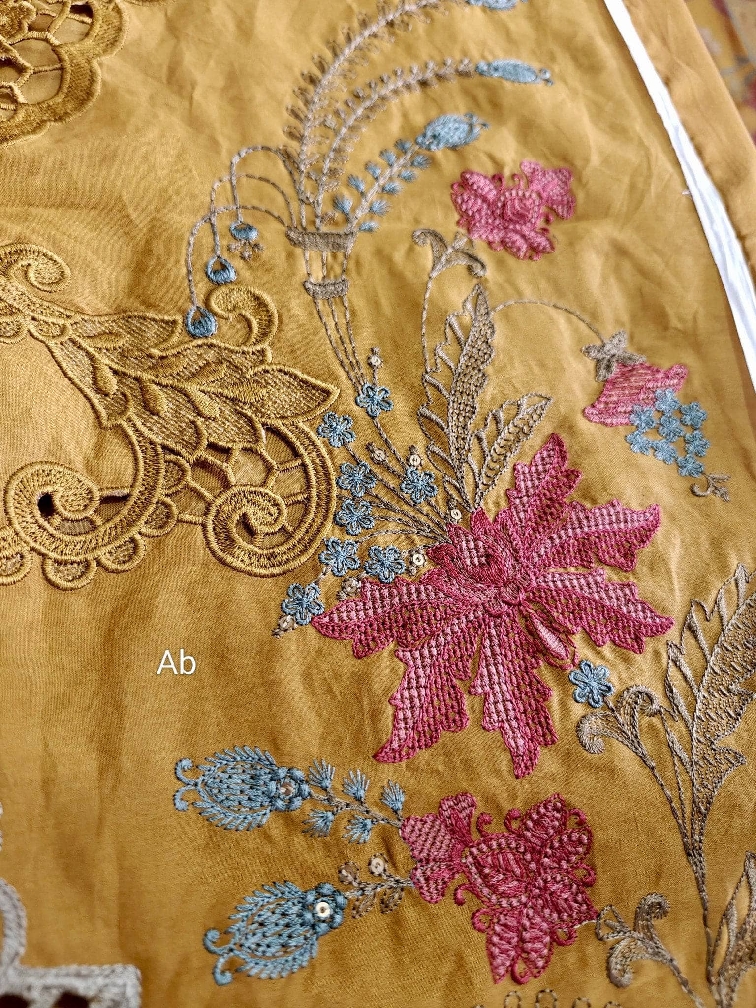 img_maria_b_lawn_awwal_boutique