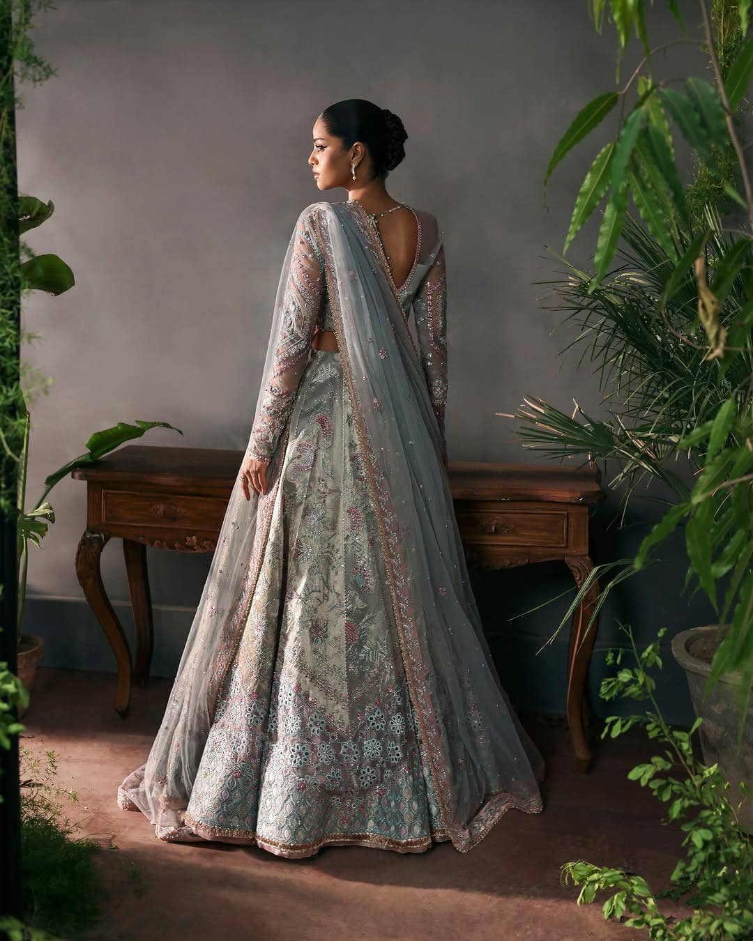 img_afrozeh_la_fuchsia_wedding_bridal_awwal_boutique