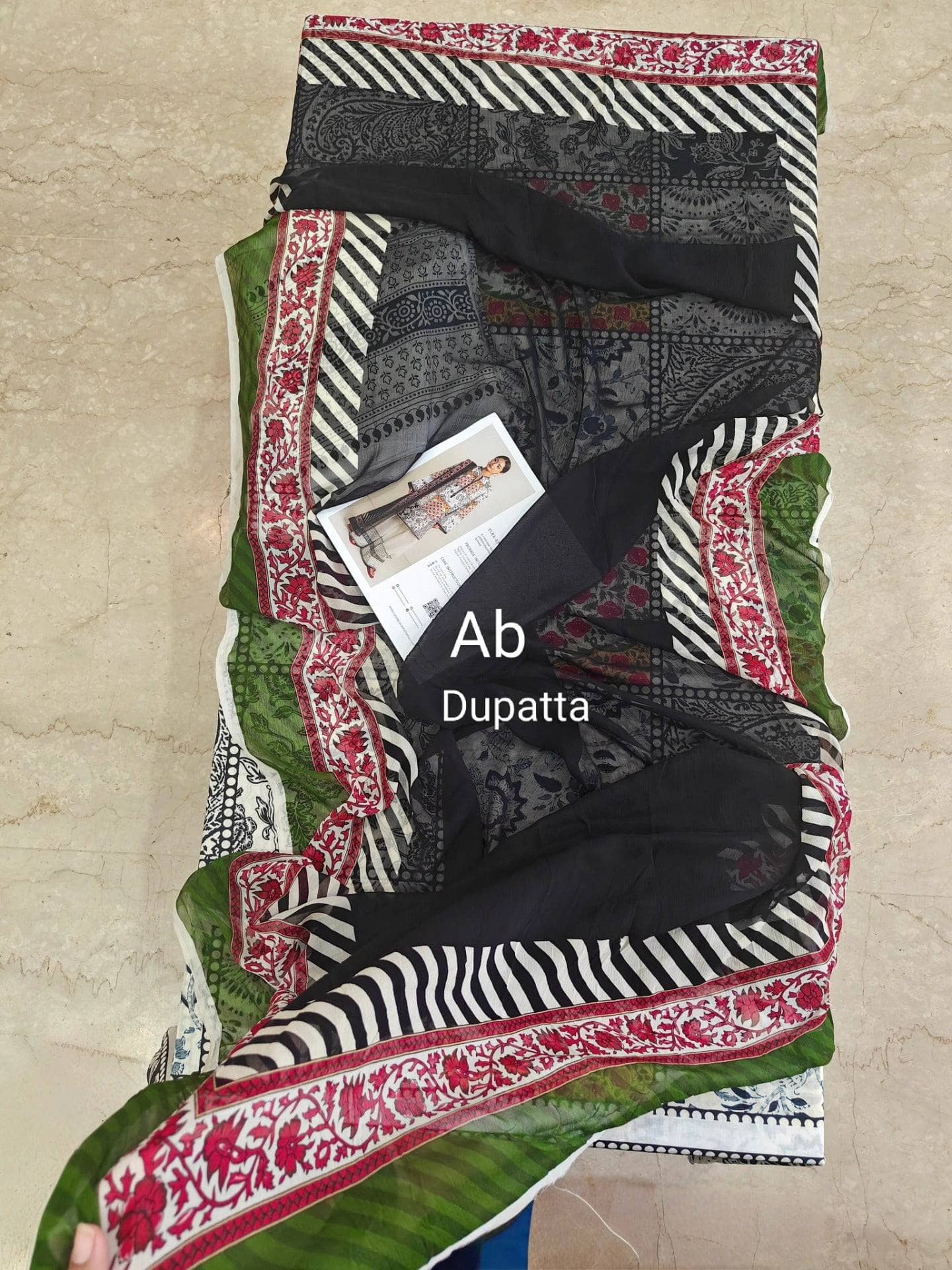 img_open_pic_coco_prints_by_zara_shahjahan_awwal_boutique