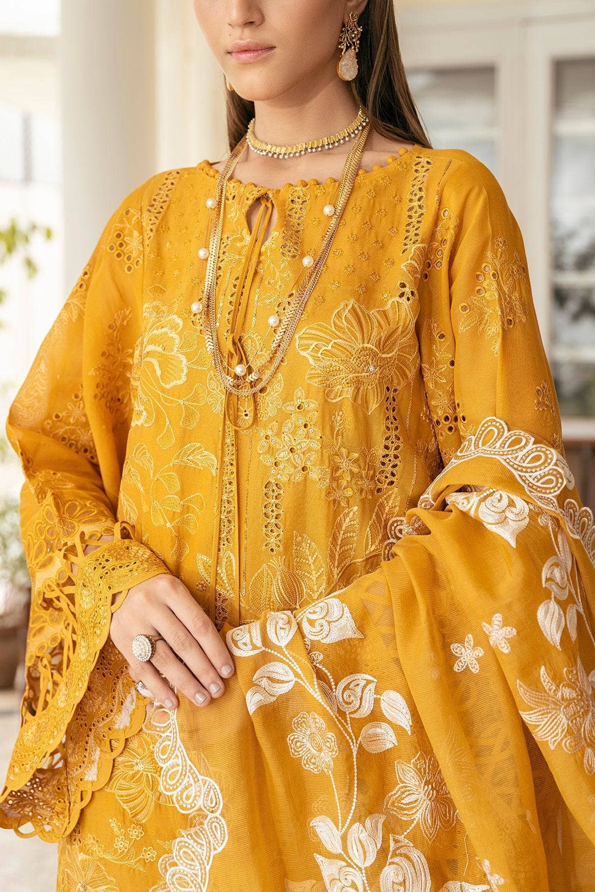 img_baroque_swiss_voil_awwal_boutique