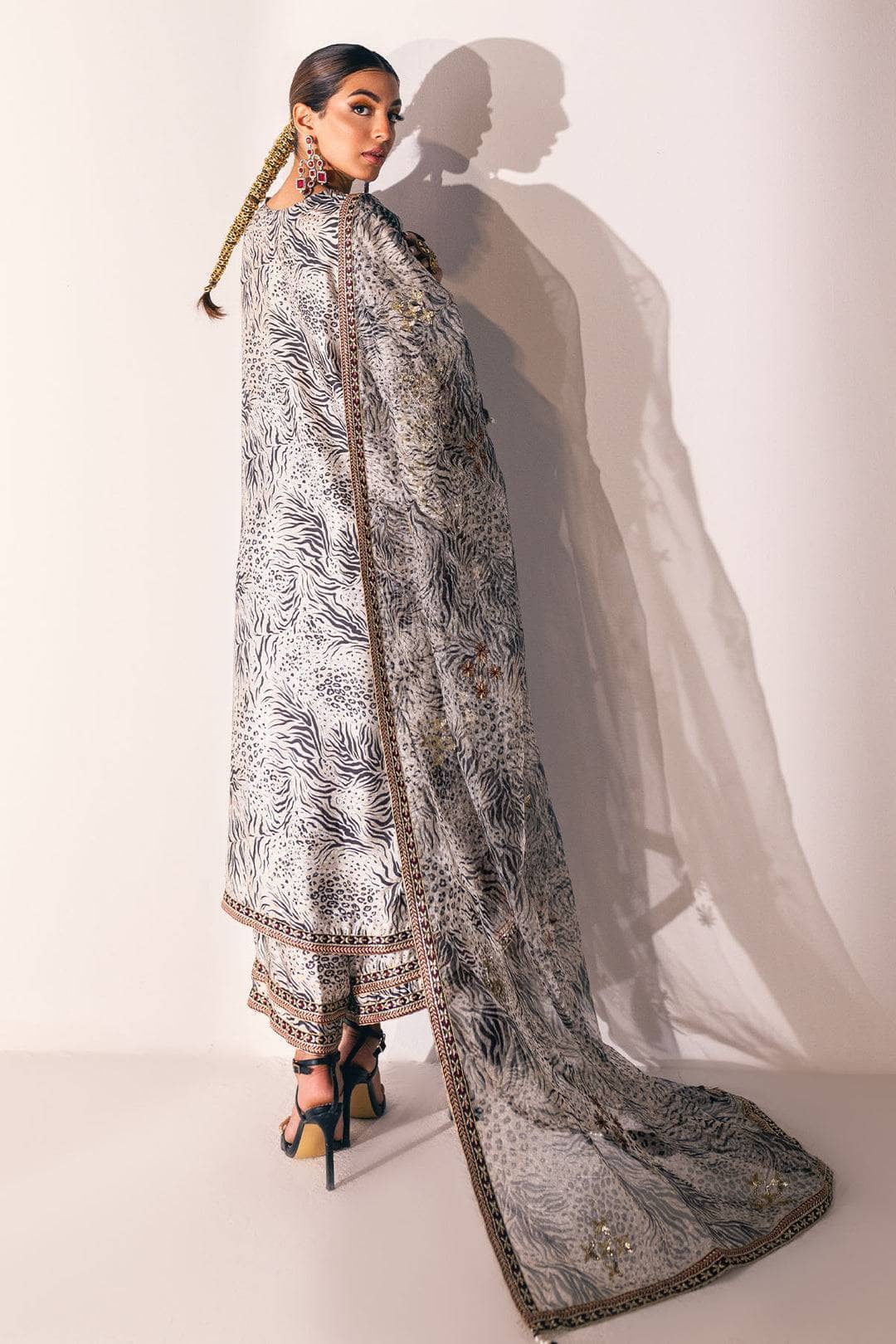 img_nureh_silk_awwal_boutique