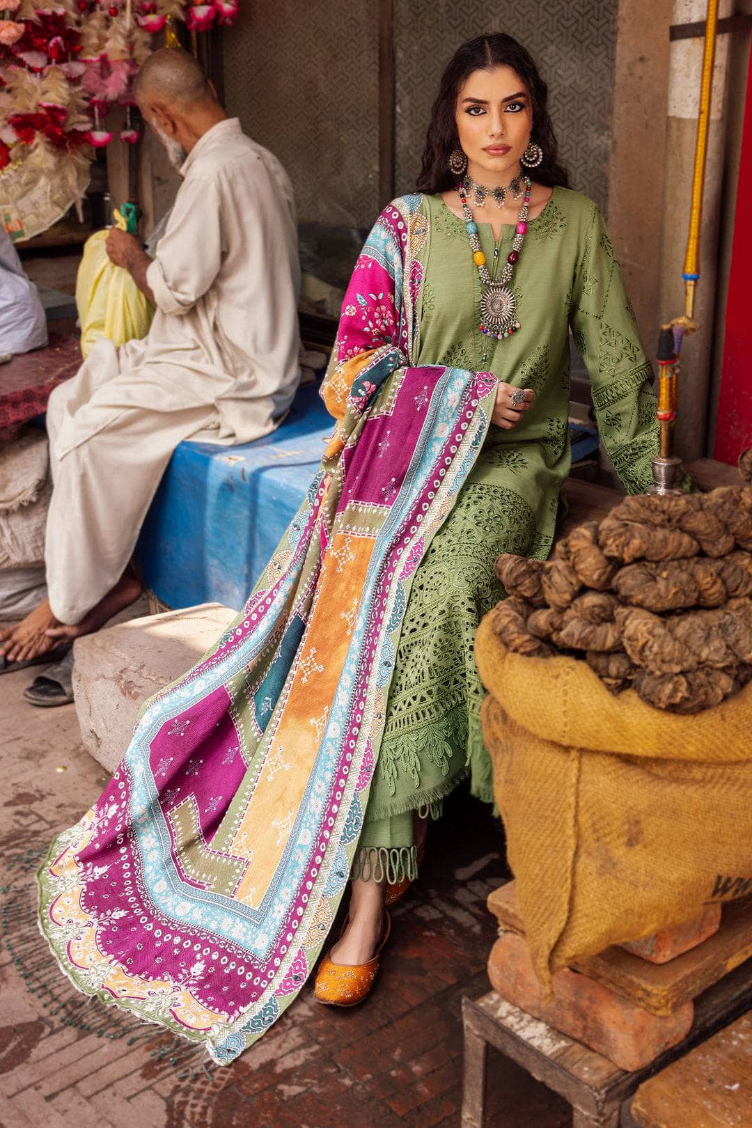 img_nureh_bazaar_chikankari_khaddar_awwal_boutique