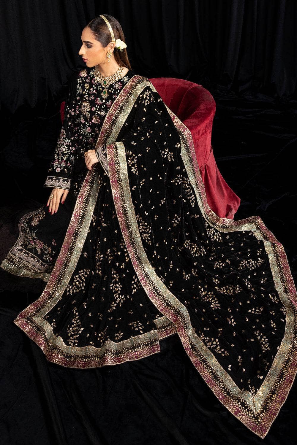 img_nureh_maya_velvet_awwal_boutique