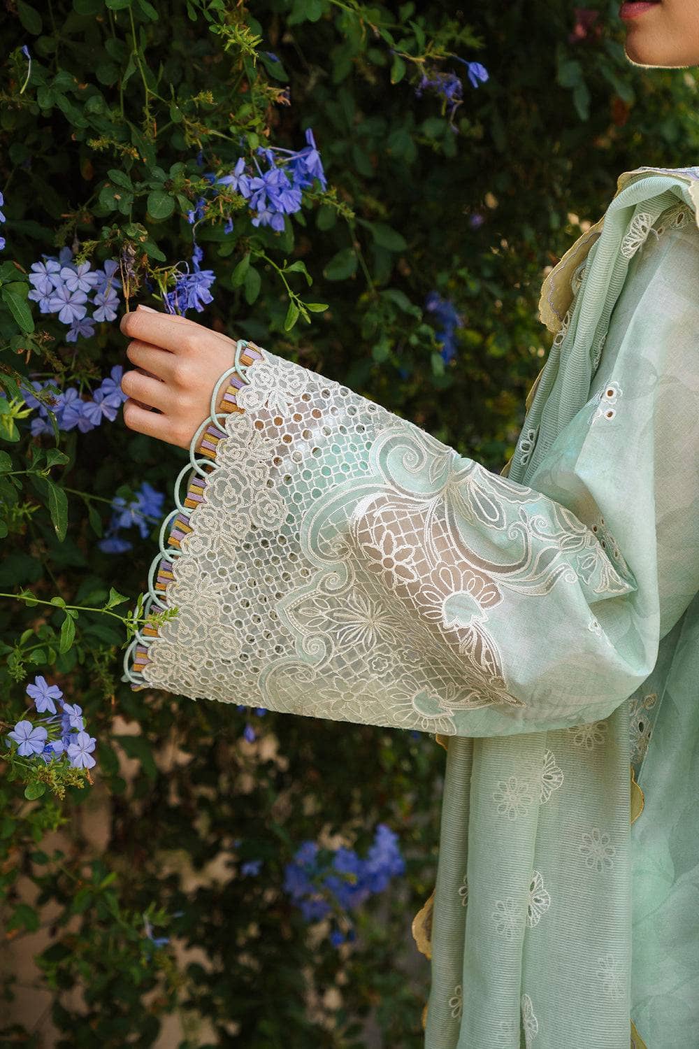 img_baroque_swiss_voil_24_awwal_boutique