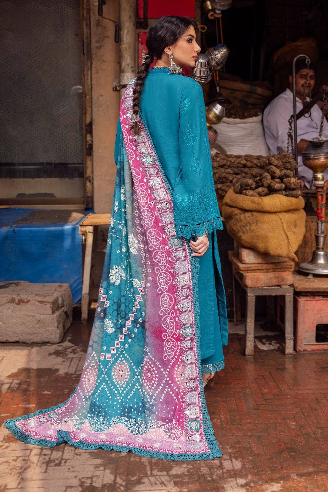 img_nureh_bazaar_chikankari_khaddar_awwal_boutique