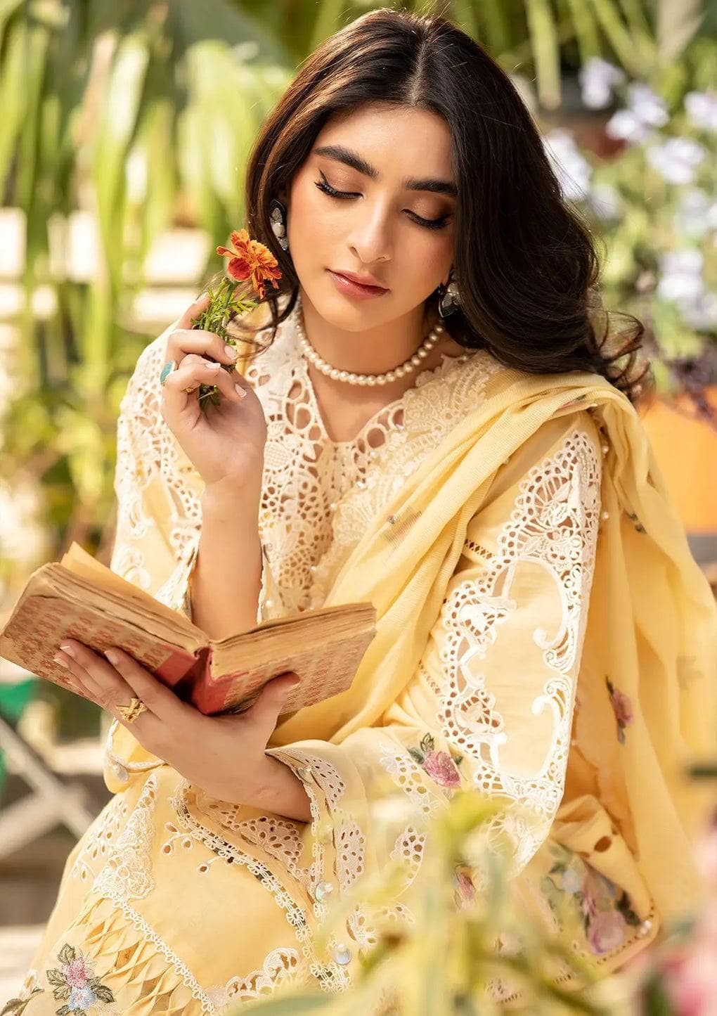 img_elaf_chikankari_lawn_awwal_boutique